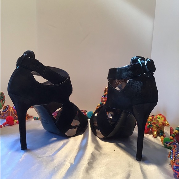 🛍Guess By Marciano🛍 - Picture 2 of 5